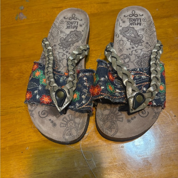 Muk Luks Shoes - the Muk Luks Women's Elaine Sandals boho-style floral fabric braided strap